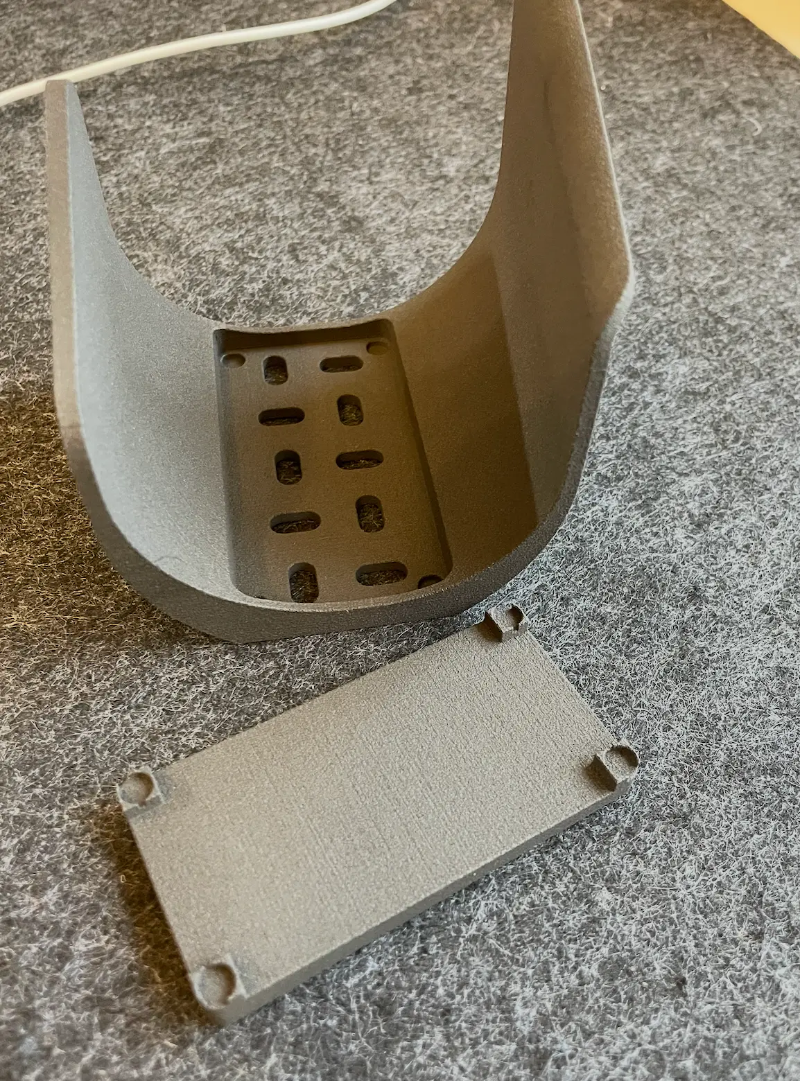 Air-diffusing arm rests