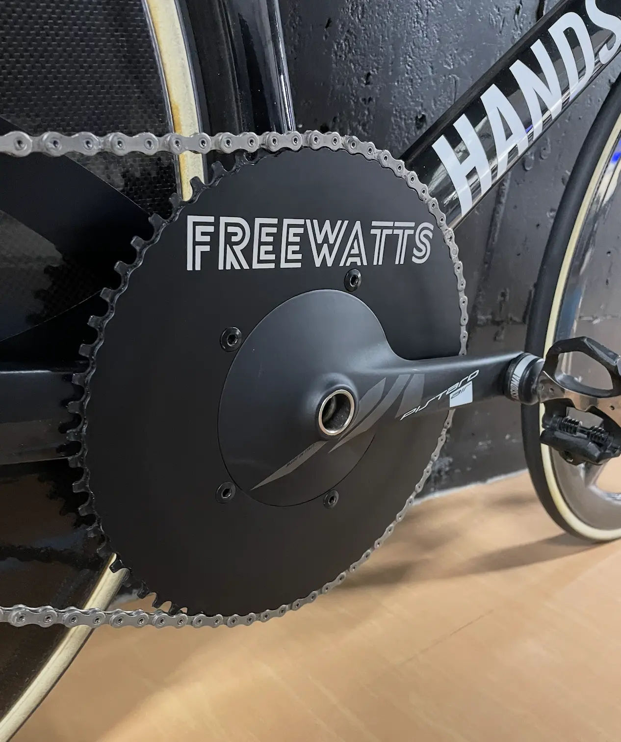 Narrow aero chainring